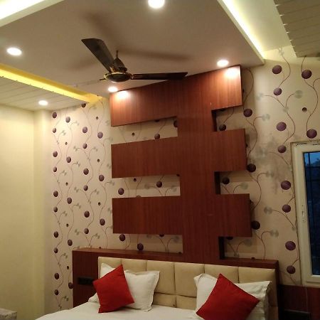 Hotel Delight Deluxe Pipra Dewās Esterno foto