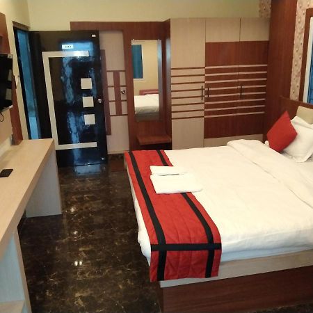 Hotel Delight Deluxe Pipra Dewās Esterno foto