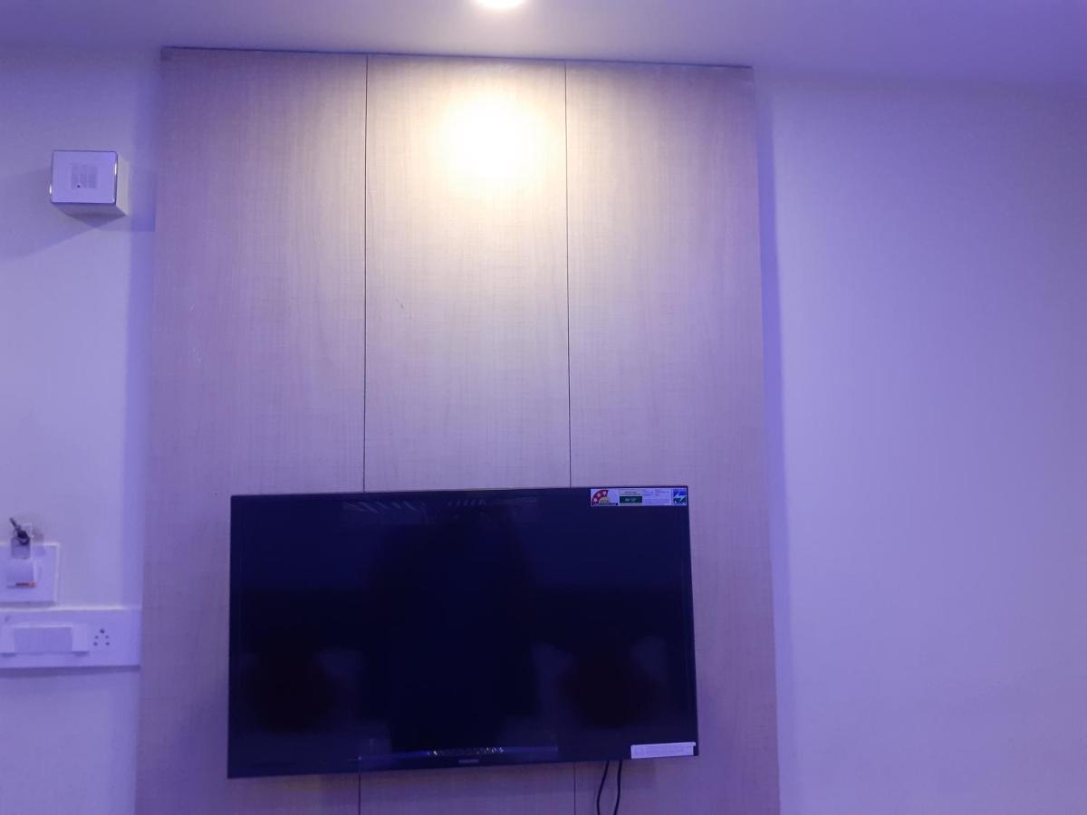 Hotel Delight Deluxe Pipra Dewās Esterno foto