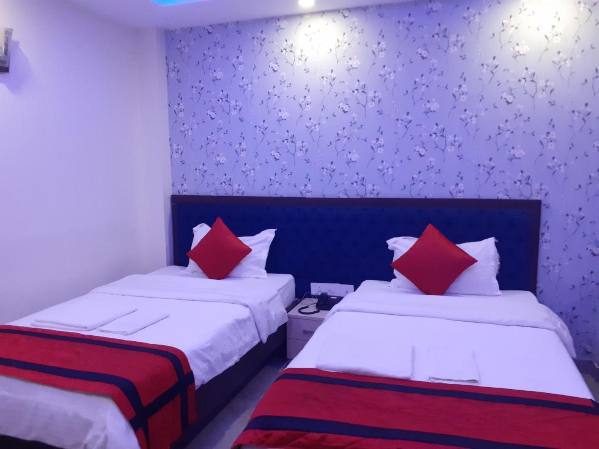 Hotel Delight Deluxe Pipra Dewās Esterno foto