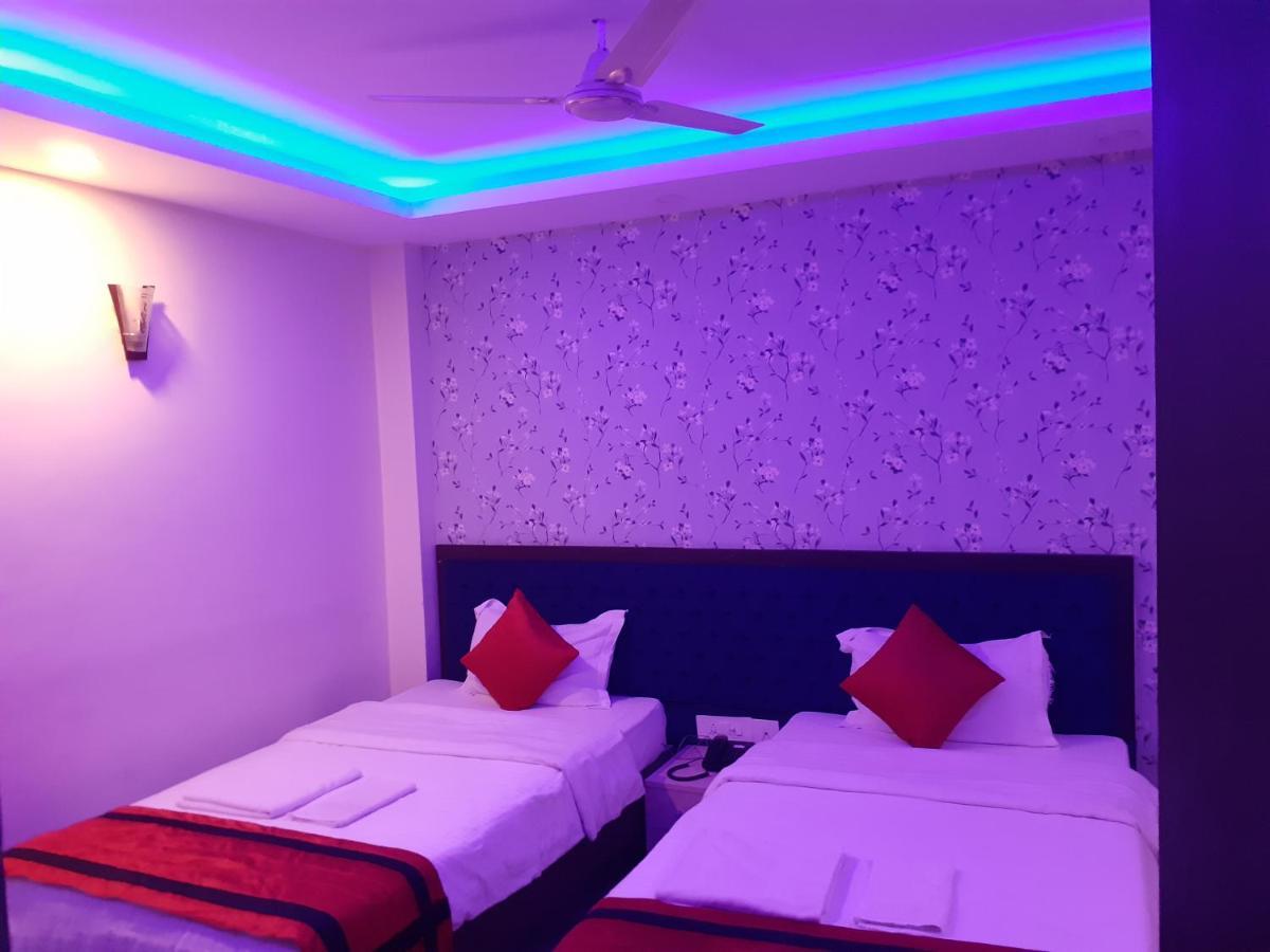 Hotel Delight Deluxe Pipra Dewās Esterno foto