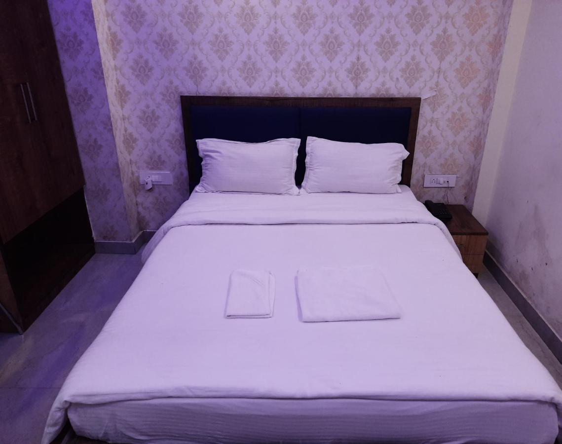 Hotel Delight Deluxe Pipra Dewās Esterno foto