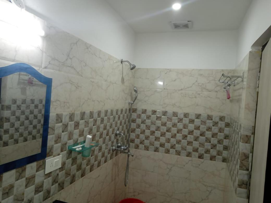 Hotel Delight Deluxe Pipra Dewās Esterno foto