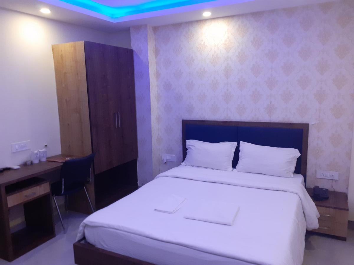 Hotel Delight Deluxe Pipra Dewās Esterno foto