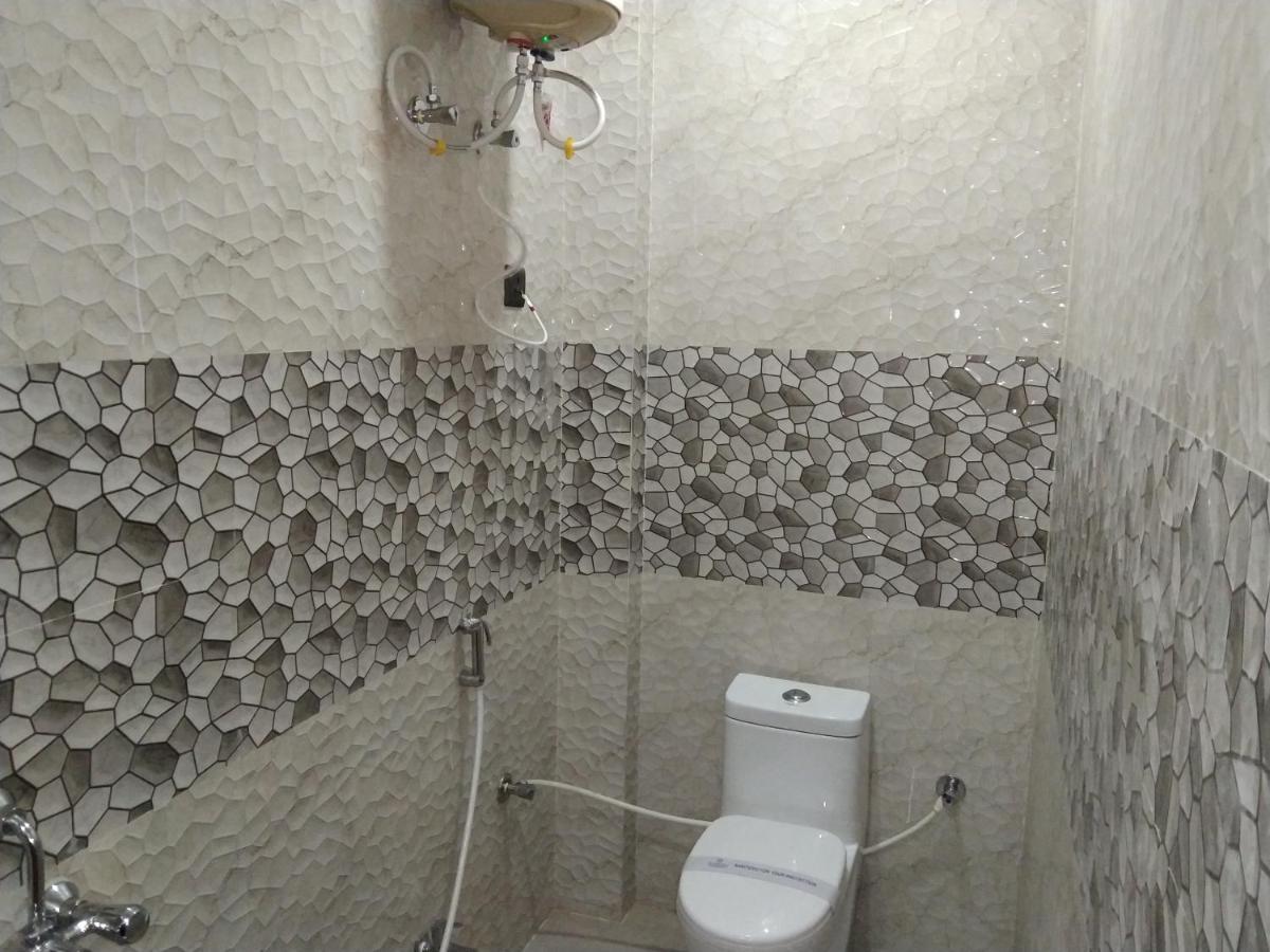 Hotel Delight Deluxe Pipra Dewās Esterno foto