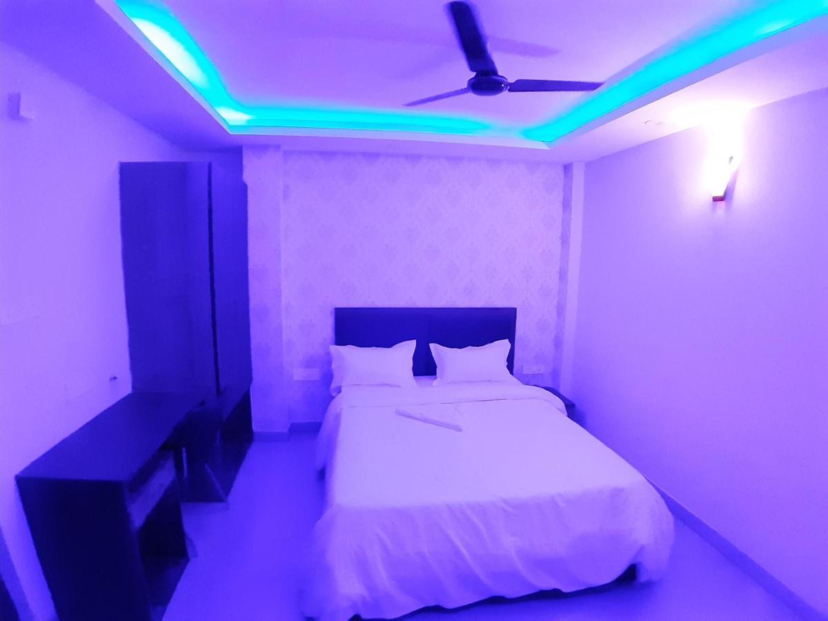 Hotel Delight Deluxe Pipra Dewās Esterno foto