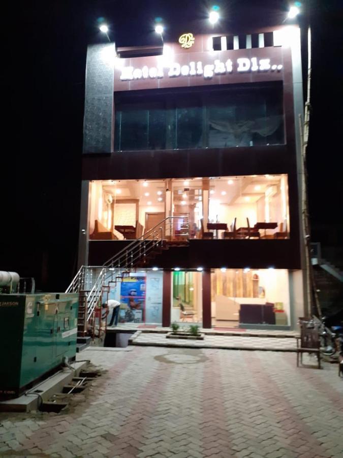Hotel Delight Deluxe Pipra Dewās Esterno foto